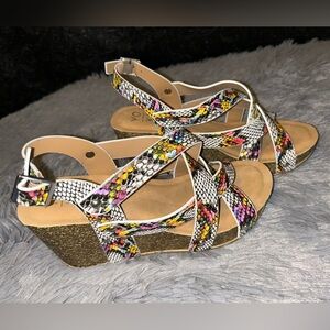 YOKI Faux Snakeskin Wedge Sandal - Size 7
